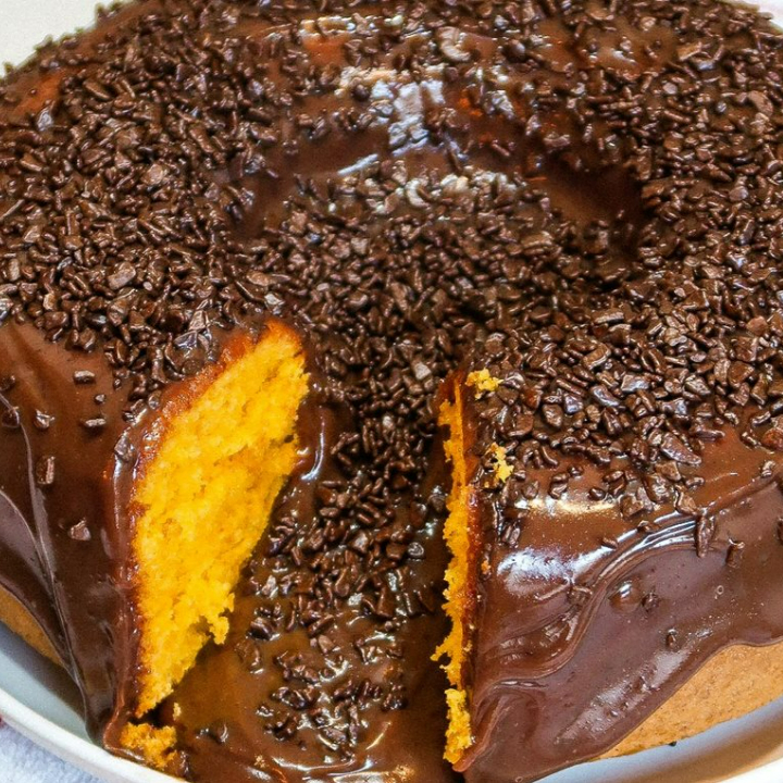 Um dos bolos mais gostosos do nosso cardápio ideal para se deliciar com a família ou reuniões. -Serve 8 pessoas aproximadamente.
