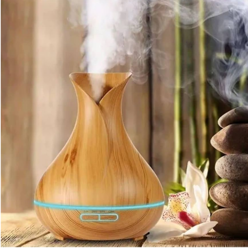 Umidificador Aromatizador Vaso Difusor Purificador de Ar 200ml – Ambiente Mais Saudável e Aconchegante. Transforme o ambiente com o Umidificador Aromatizador Vaso Difusor Purificador de Ar, que combina funcionalidade e design elegante. Ideal para melhorar a qualidade do ar, esse umidificador de ar ajuda a controlar a umidade, prevenindo problemas respiratórios, ressecamento da pele e do ambiente. Com função aromatizadora, ele permite a adição de óleos essenciais, criando uma atmosfera relaxante e perfumada. Além disso, purifica o ar, removendo impurezas e odores desagradáveis, oferecendo um ambiente mais saudável e agradável. Perfeito para salas, quartos, escritórios e espaços de meditação.      umidificador de ar, difusor de aromas, purificador de ar, umidificador aromatizador, umidificador de ambiente, difusor de óleos essenciais, aromatizador de ar, umidificador de ar portátil, umidificador de ar com luz, difusor de ar com função aromaterapia.