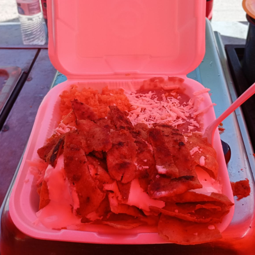 Lonche-dos Guisos + Agua .No Aplica con Chile rell
