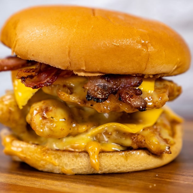 HONEY BACON CRISPY CHIKEN BURGER