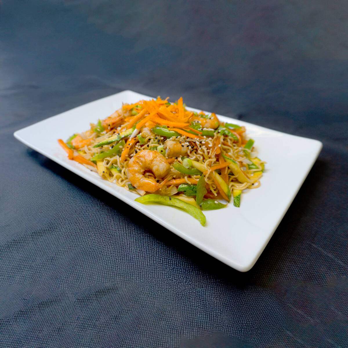 Chowmein con Bebida Gratis
