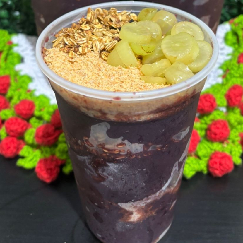 Dê asas à sua criatividade e monte o seu Copo Açaí de 300ml exatamente ao seu gosto! Aproveite a oportunidade para experimentar o melhor açaí da região, preparado com todo o cuidado e paixão que você merece.