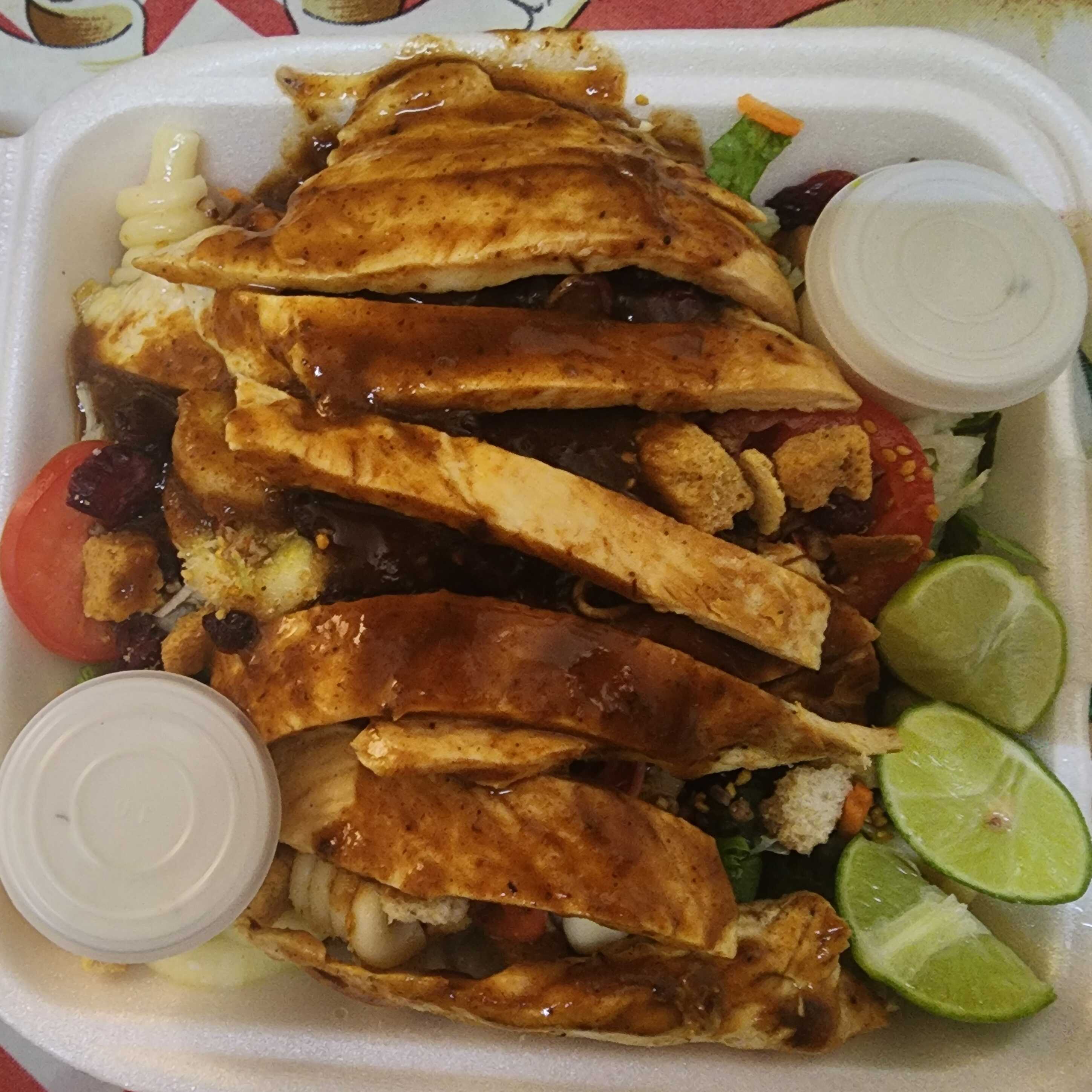 Ensalada de Pechuga y Salsa de Tamarindo