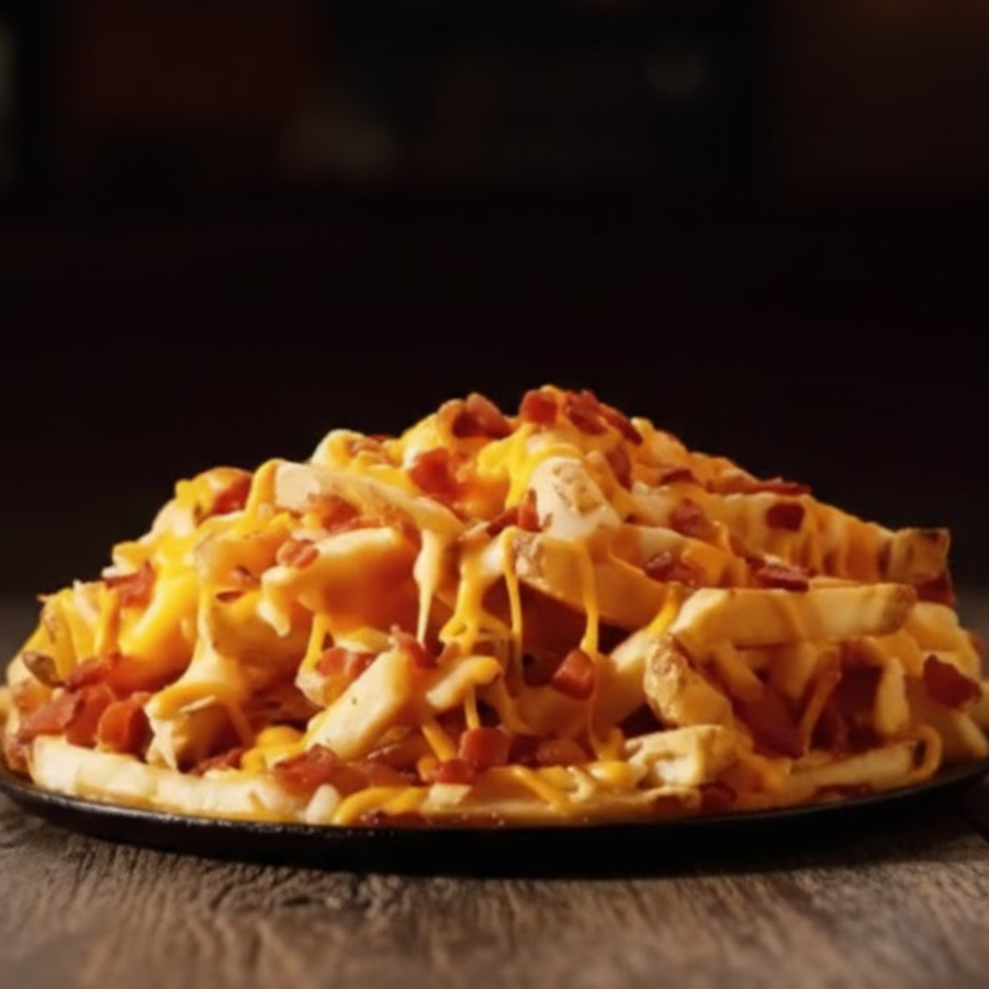 Batata frita, Catupiry, cheddar, bacon e parmesão