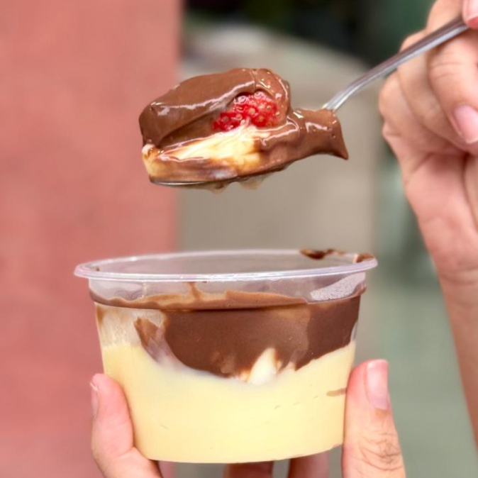 Brigadeiro branco, morango e ganache (250ml)