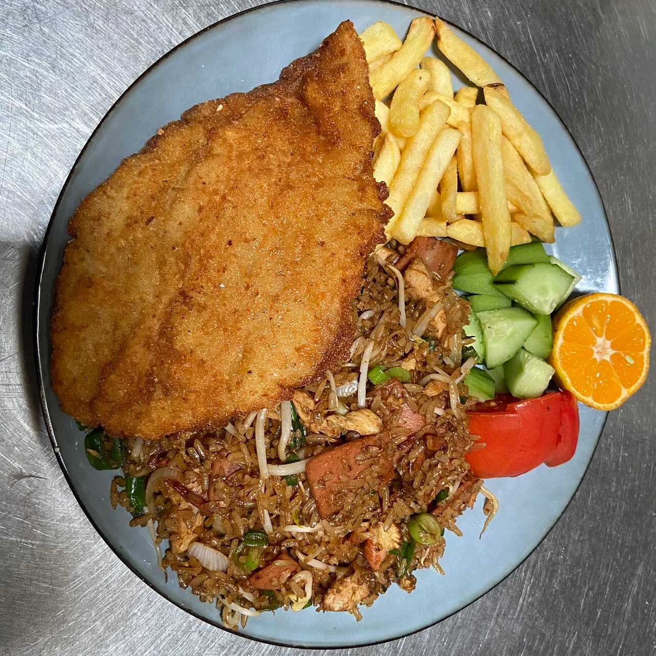 Cantonés con Filete de Pescado Empanizada