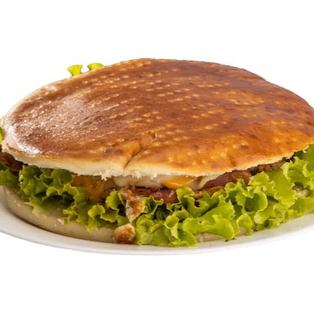 Bacon, ovos, queijo, tomate e alface.