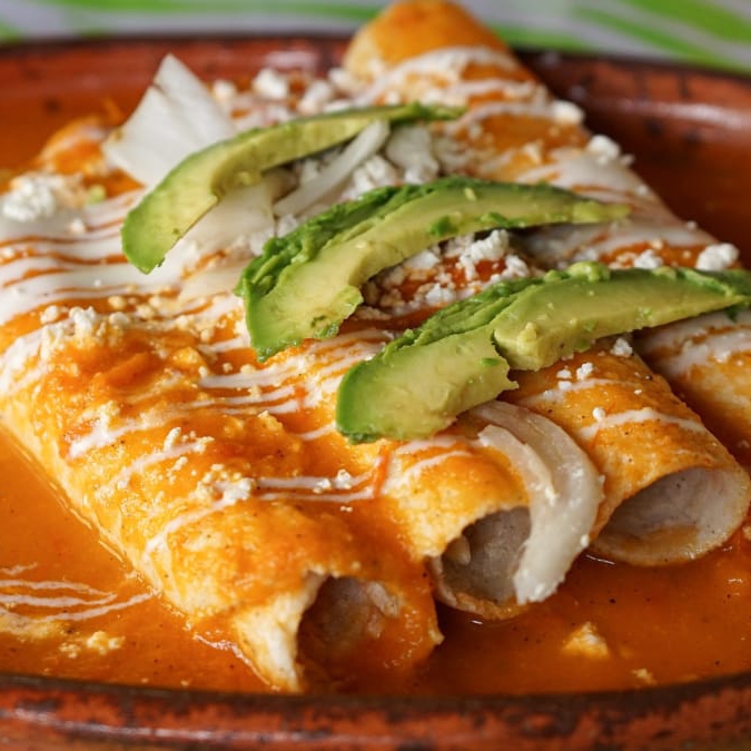 Enchiladas de salsa roja con pollo