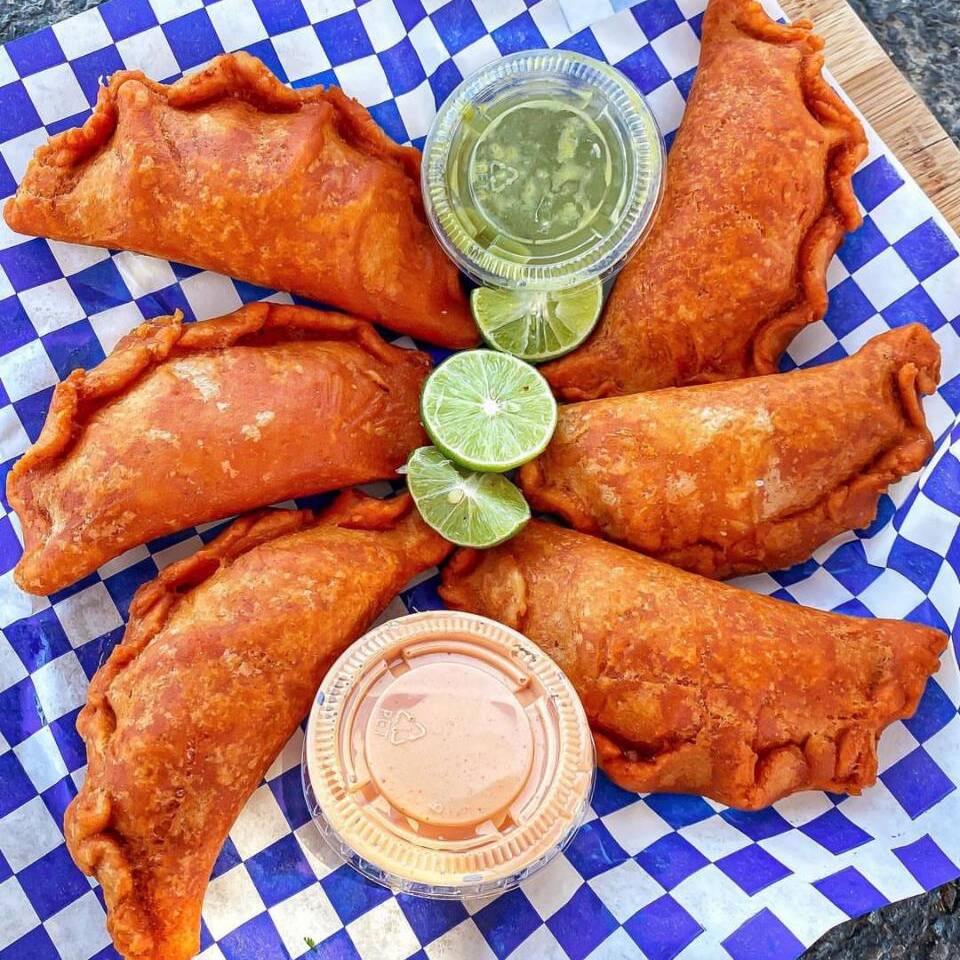 Empanada Rellena de Marlin