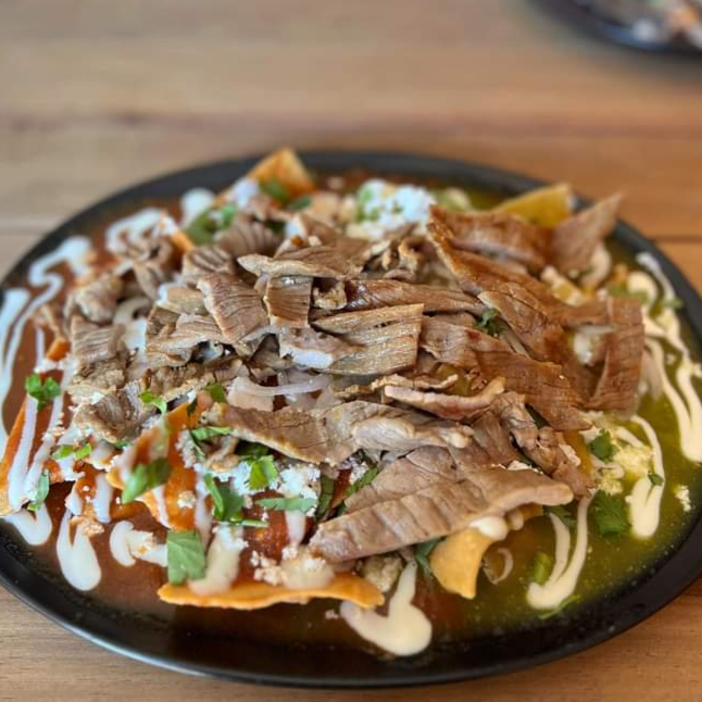 CHILAQUILES COMBINADOS 2 SALSAS+BOLILLO+BEBIDA