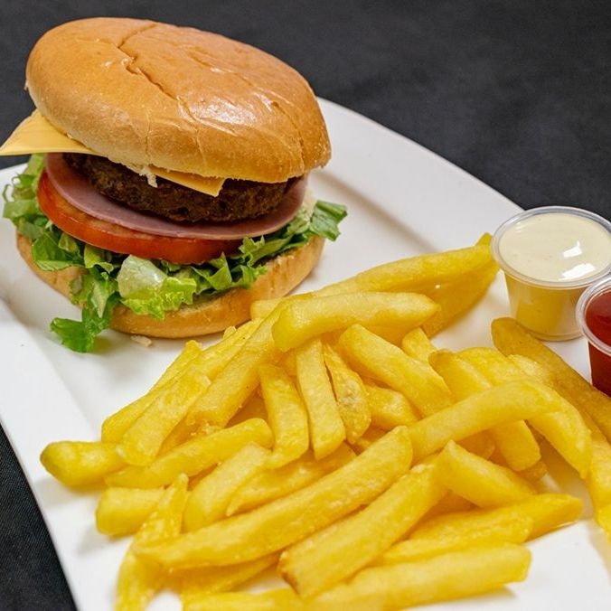 Hamburguesa sencilla con papas fritas