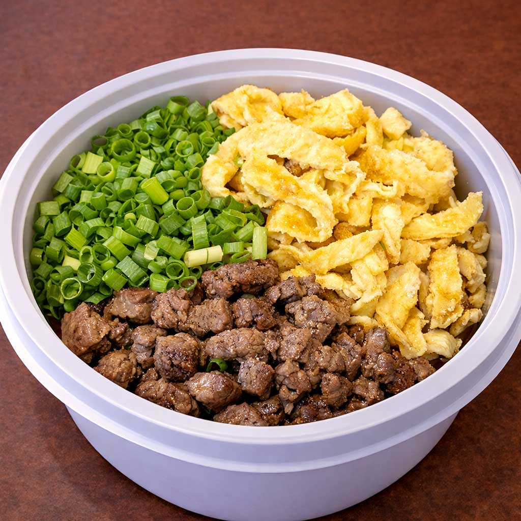 O prato é baseado na receita do soba de Campo Grande. Molho de carne, shoyu, açúcar, gengibre com macarrão artesanal, leva cebolinha, omelete em tiras, carne bovina picada. Sabor levemente adocicado.