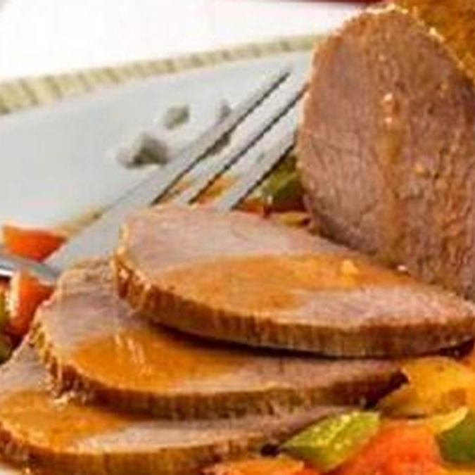 CARNE ASSADA COM ARROZ E LEGUMES COZIDO