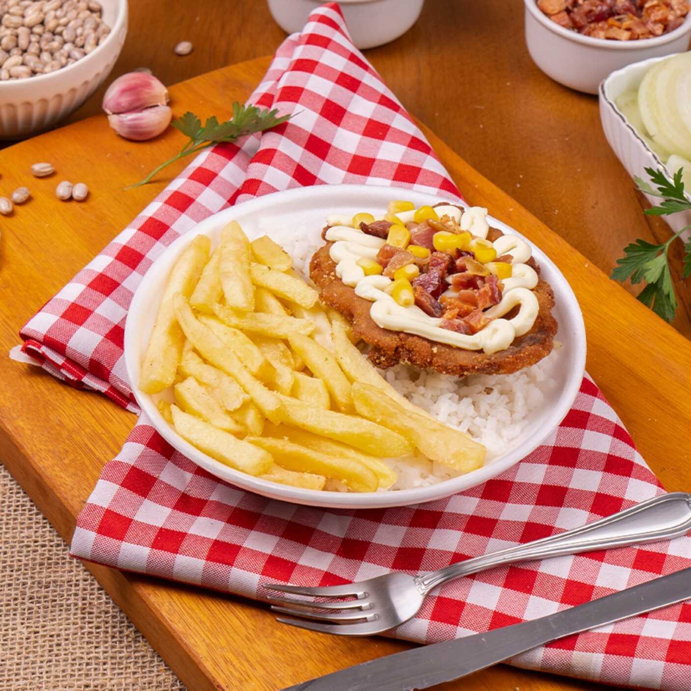 BOVINO AMILANESA CREAM CHEESE E BACON E FRITAS ARROZ E FEIJÃO (Marmita Indicada Para 01 Pessoa)