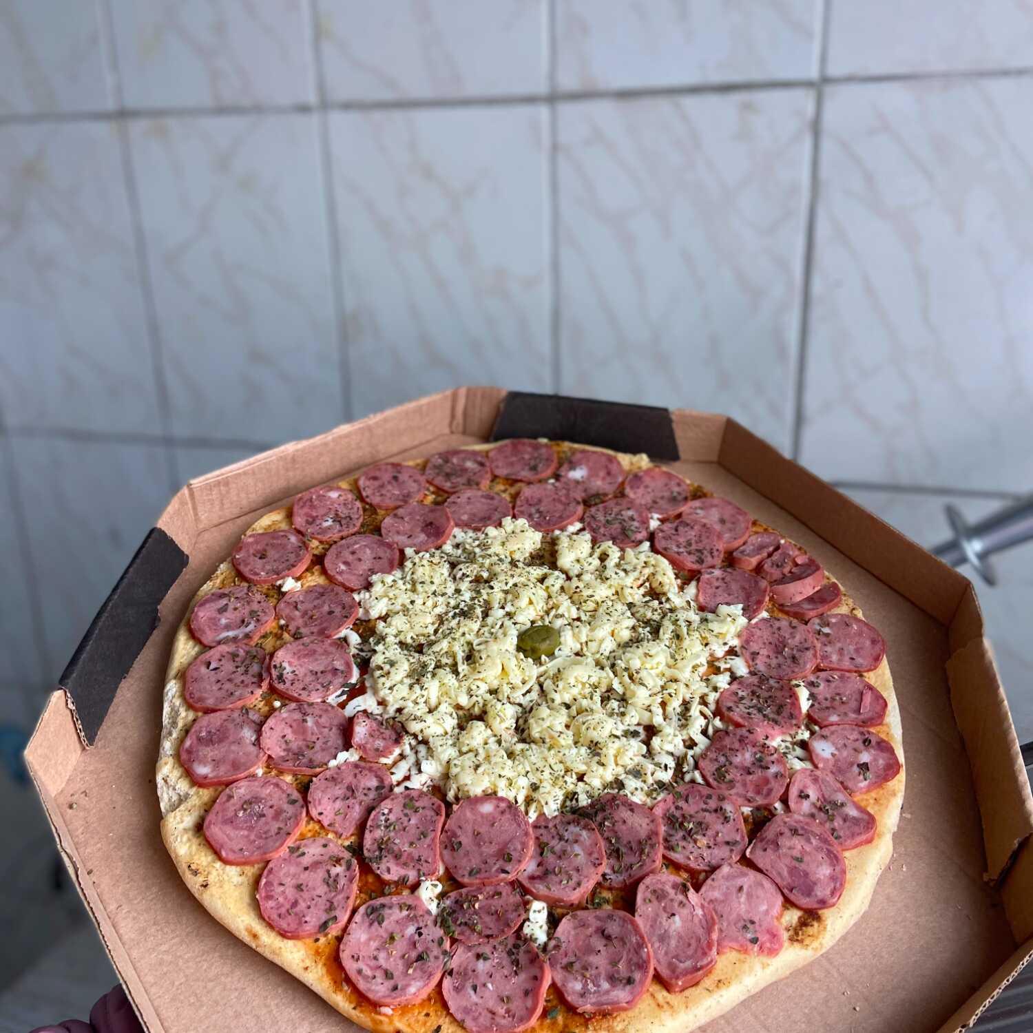 Pizza Grande PARA ASSAR
- SABORES: Bauru, Calabresa e Mussarela