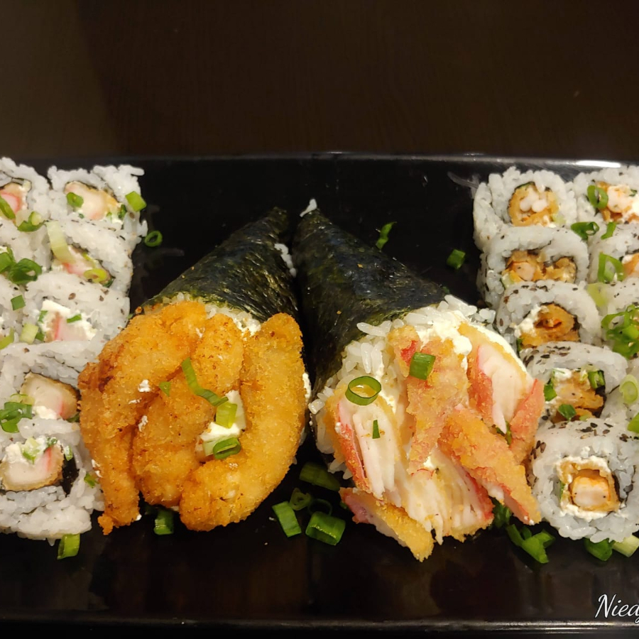 10 uramaki ebi croc + 10 uramaki kani croc + 1 temaki ebiten + 1 temaki kani croc