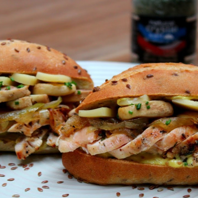 Sándwich Pollo en Salsa BBQ