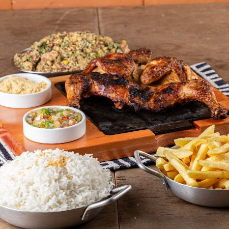 Acompanhamento porção: Arroz, Feijão Tropeiro, Batata Frita, Vinagrete e Farofa.