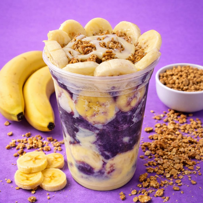 Um delicioso Açaí e cheio de energia. Frutas deliciosas e complementos de alta qualidade. Você pode Turbinar seu copo se quiser escolhendo complementos que irão separados. Embalagem térmica para manter o maior tempo possível com a qualidade que você merece. Uma verdadeira fonte de energia. Com Frutas frescas e complementos deliciosos. *Os itens escolhidos farão parte da montagem do copo e distribuídos proporcionalmente ao seu tamanho.