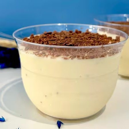 Mousse de Maracujá tradicional com raspas de chocolate