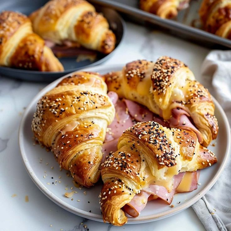 Croissant de Queso y Jamon