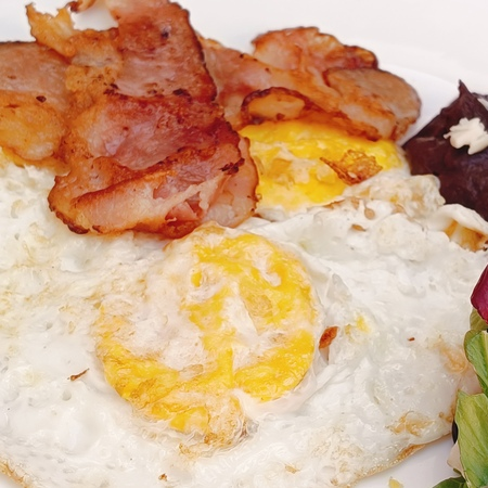 Huevos con Tocino