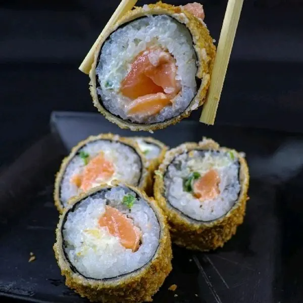 Alga, arroz, salmão, cream cheese e cebolinha
