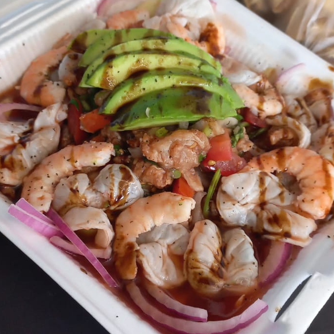 Aguachiles en salsa roja (Plato grande)