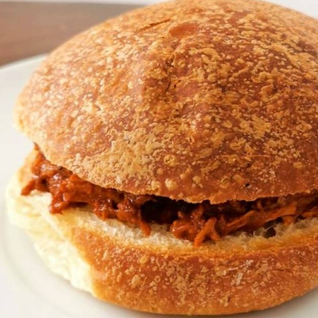 Hojaldra Pollo Con Mole*