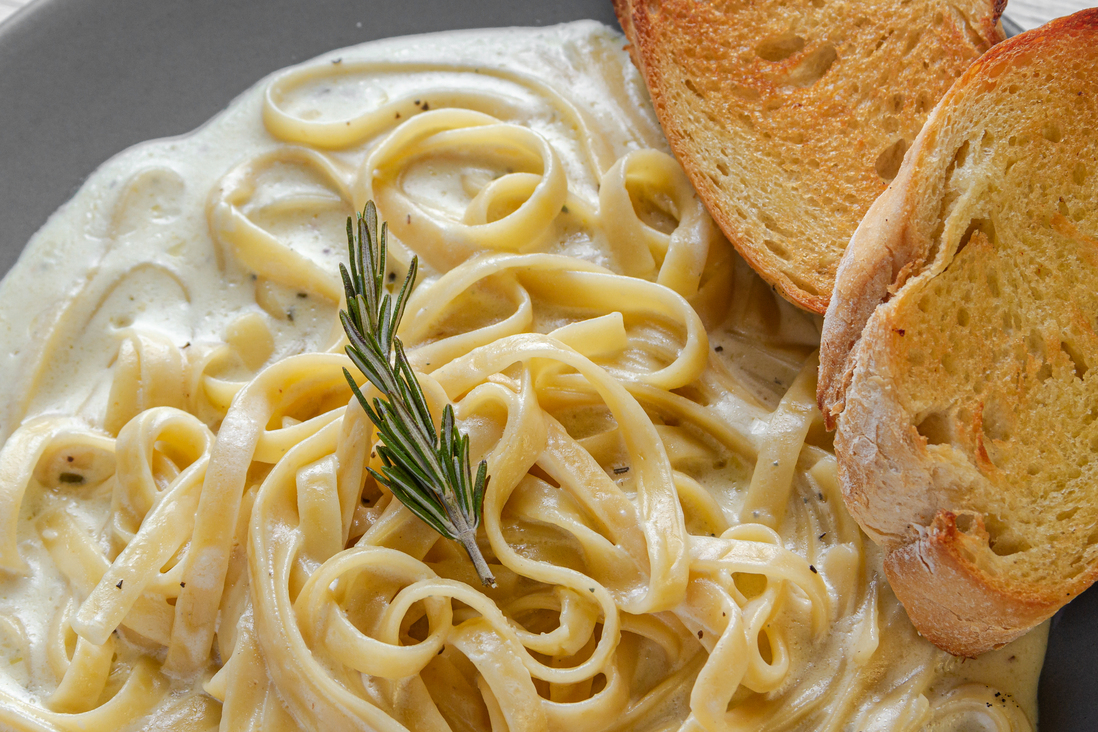 FETTUCCINI A LOS 3 QUESOS