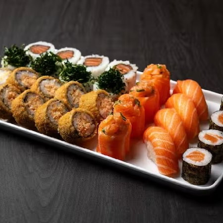 4 Joy Salmão, 4 Niguiri Salmão, 4 Uramaki Salmão, 4 Uramaki Skin, 4 Hossomaki Salmão, 10 Hot Holl Tradicional