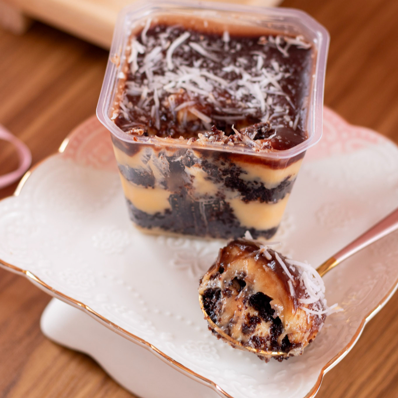 Super massa de chocolate black com recheio de coco flocado finalizado com a nossa deliciosa ganache de chocolate blend.