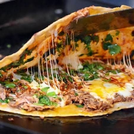 Taco Birria con Tortilla de Harina y Queso