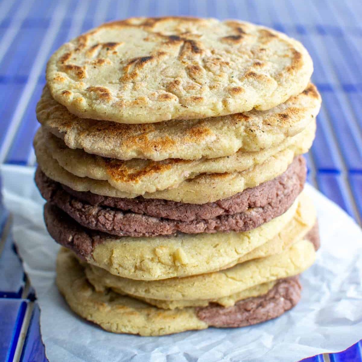 Gordita De Maiz Azul Con Chorizo Y Papas