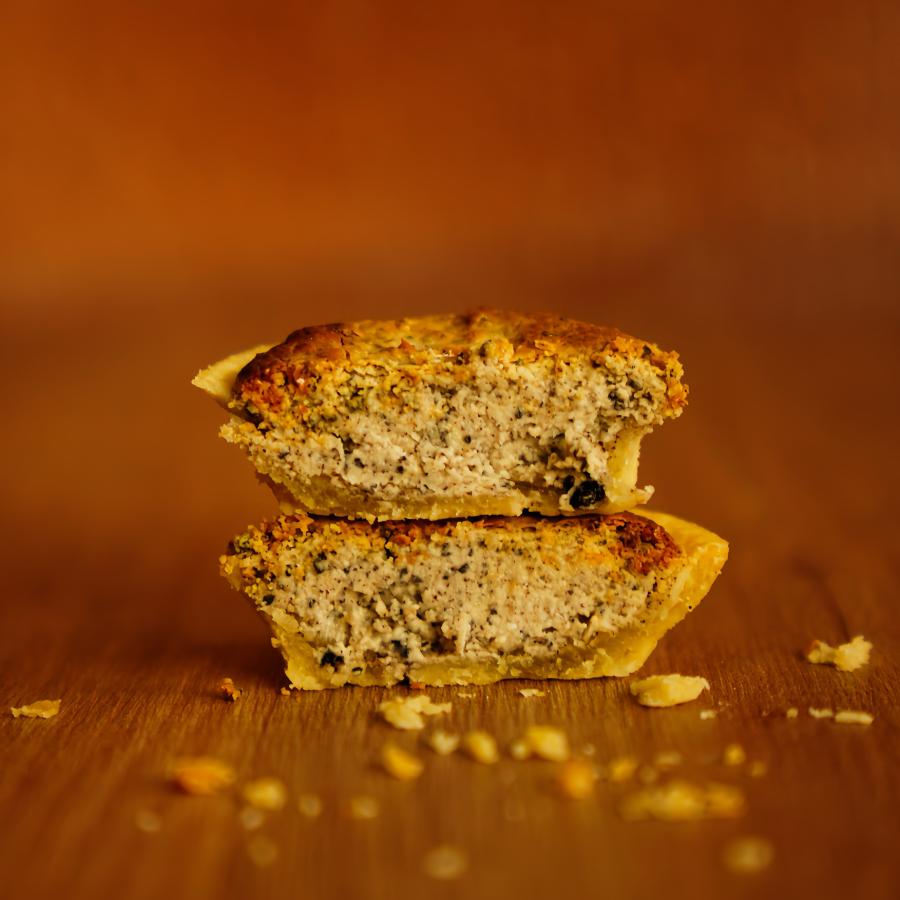 Uma explosão de sabor e crocância em cada mordida! O cremoso Galak se mistura aos pedacinhos irresistíveis de biscoito Negresco, criando uma combinação que é puro encanto. Perfeita para quem busca adoçar o dia com um toque de diversão e muito carinho! 🍪🍫❤️
