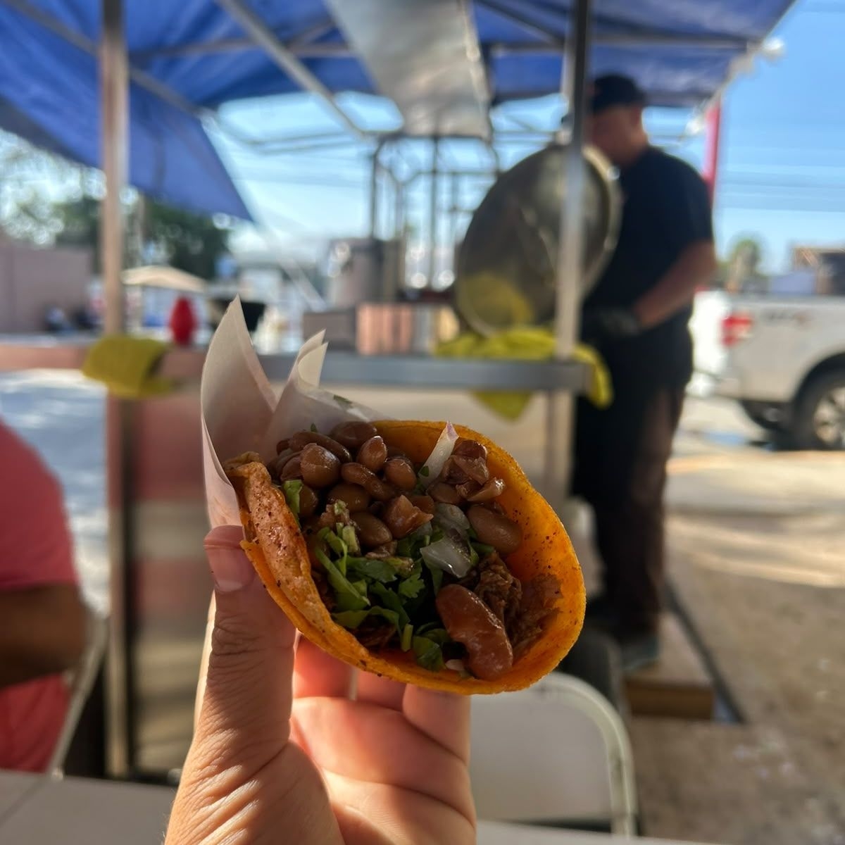 2 Tacos de birria +Agua chica de jamaica + consome