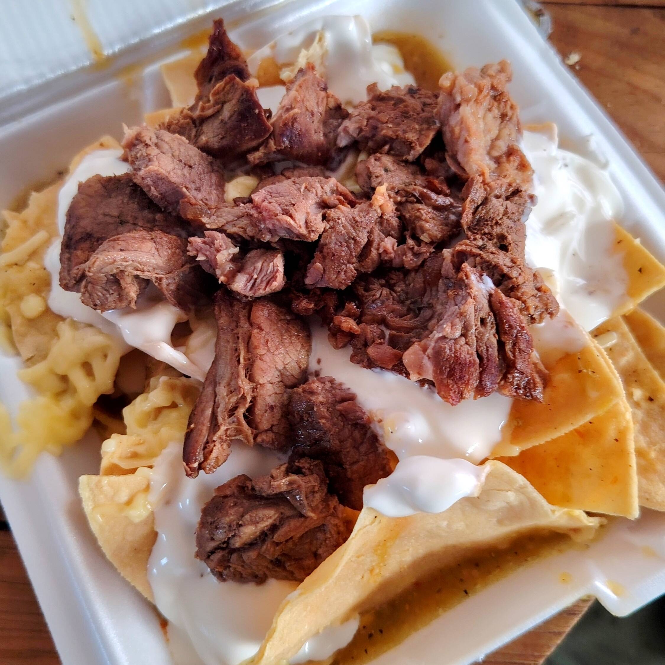 CHILAQUILES VERDE CARNE