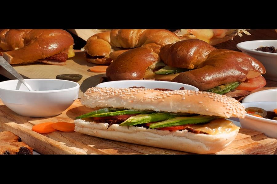 BAGUETTE POLLO ENCHILADO 15 CM