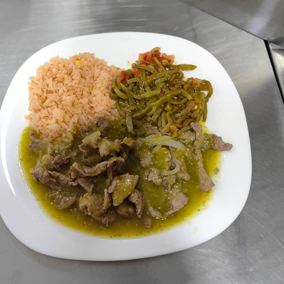 Fajitas de Res en Salsa Verde