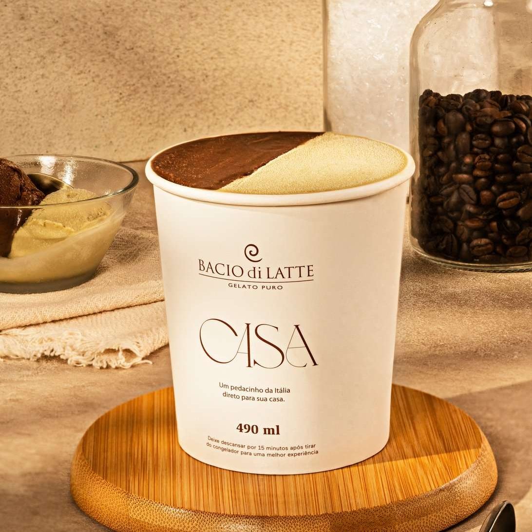 Escolha até 2 sabores de gelato/sorvete. Tamanho ideal para compartilhar com até 2 pessoas.