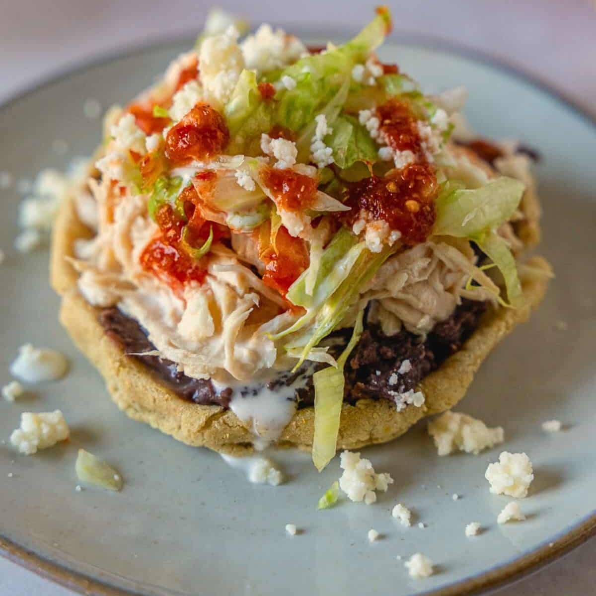 Sopes con Pollo 3pzs