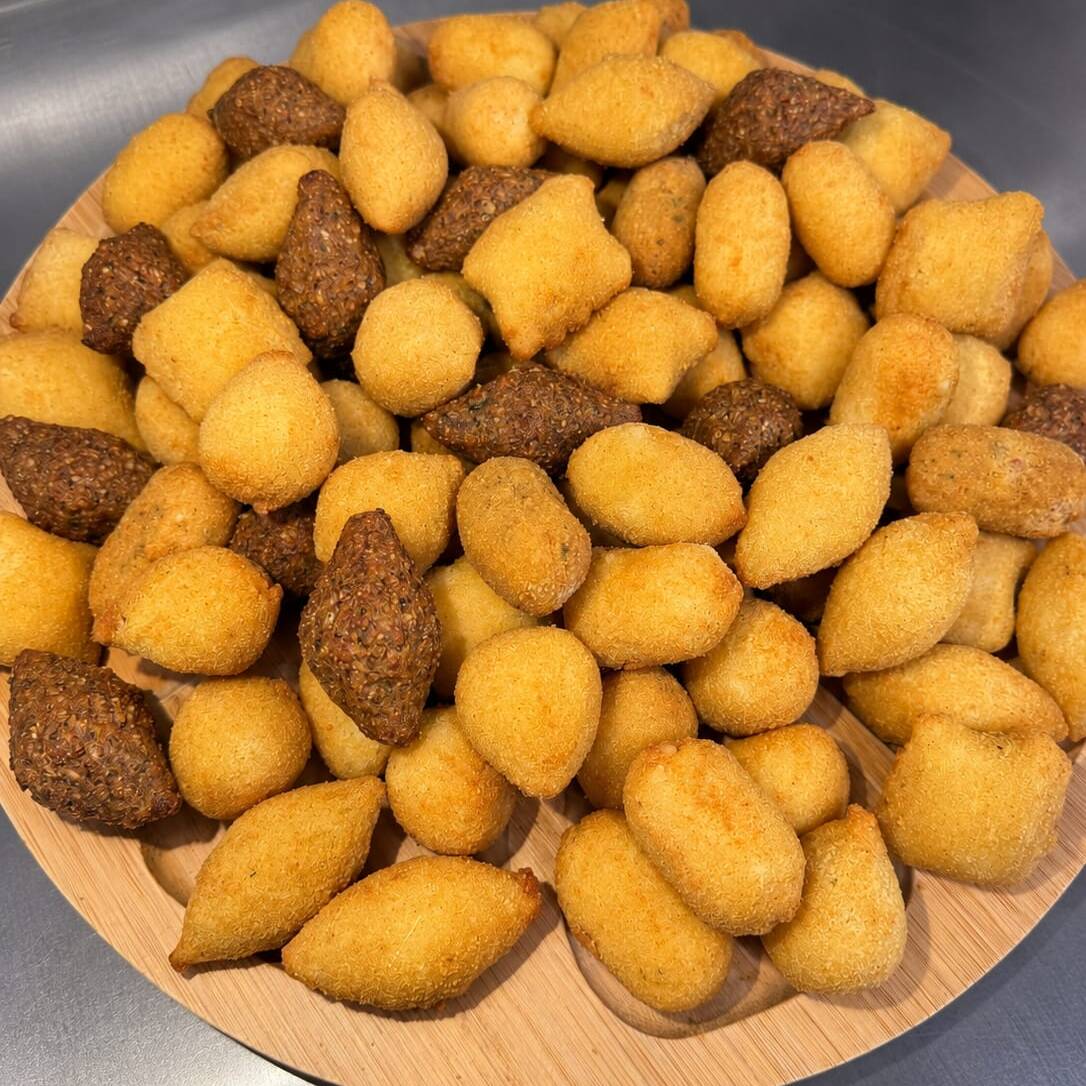 100 mini salgadinhos de 12g, perfeitos para festas, eventos e confraternizações! 😋
Salgadinhos saborosos, bem recheados e preparados com ingredientes selecionados. Uma opção prática e deliciosa para servir seus convidados.