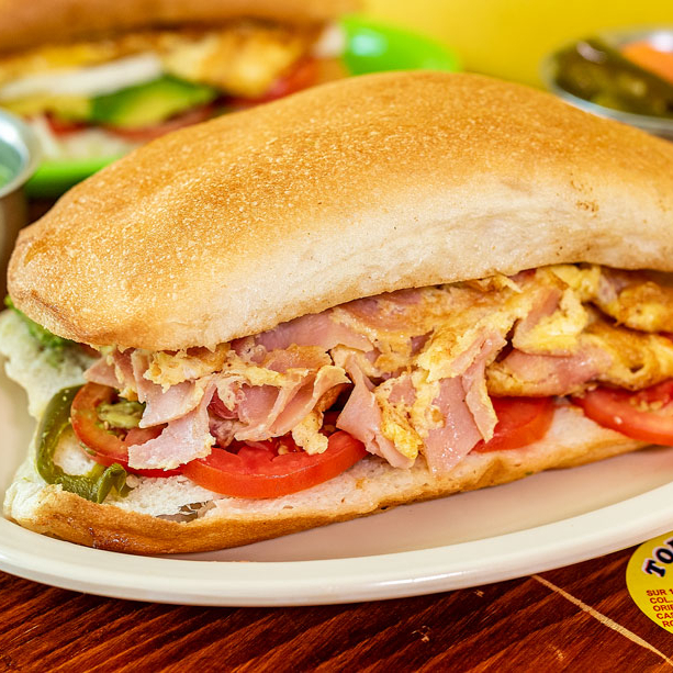TORTA GIGANTE DE HUEVO CON JAMON