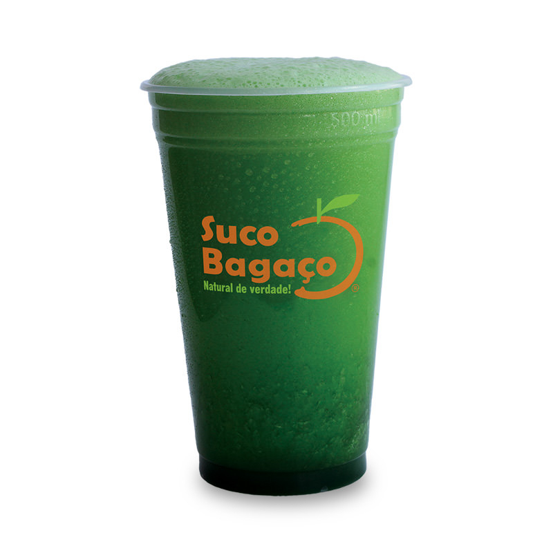 Abacaxi com couve, hortelã, salsa e água de coco