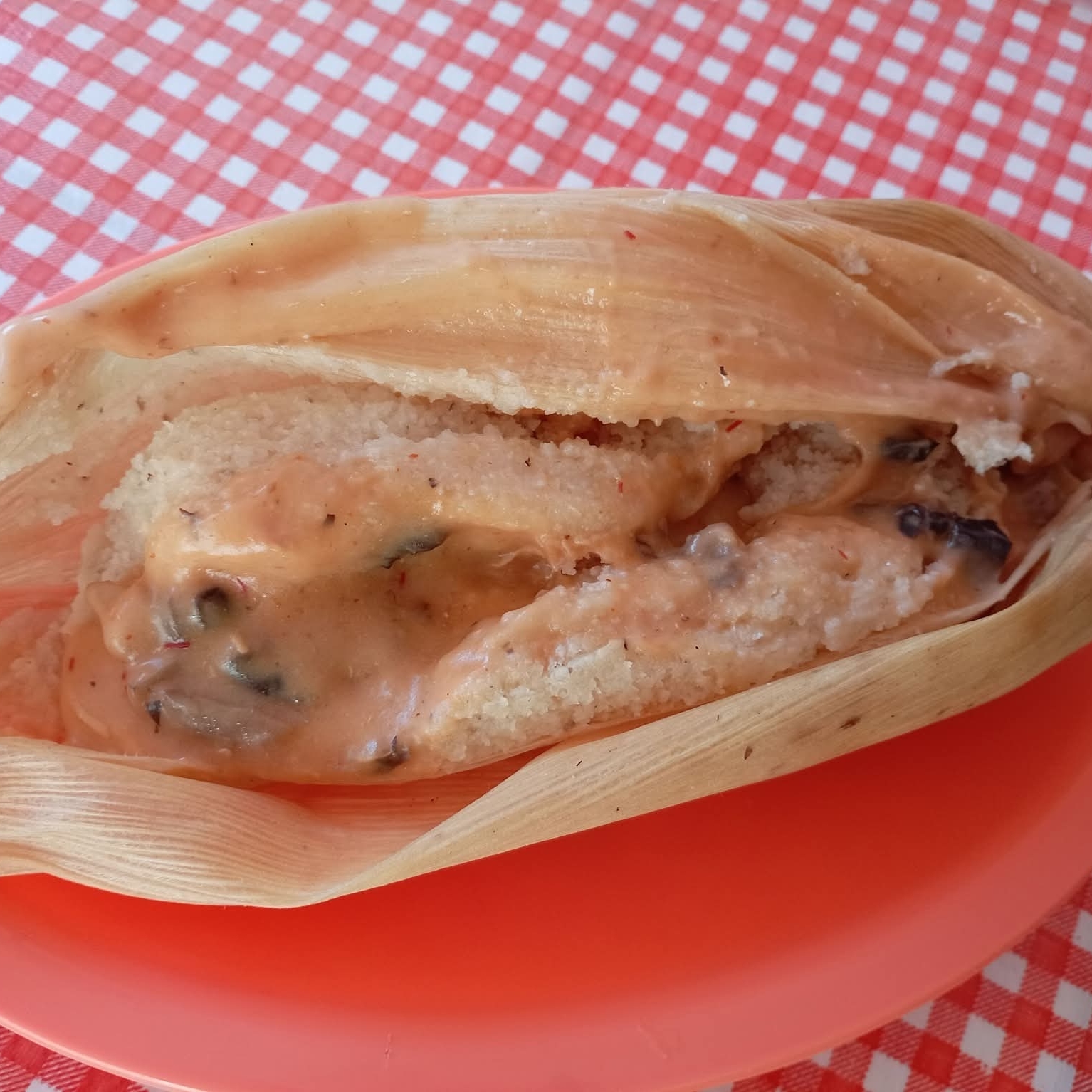 Tamal de Pollo a la Crema con Champiñones