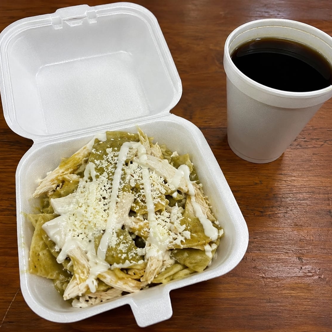 Chilaquiles con Pollo + Café
