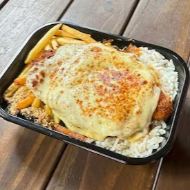 Guarnições: arroz branco, farofa fritas e legumes do Dia