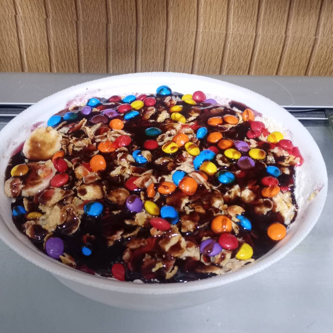 Para quem não aceita menos que muito açaí! Uma super tigela de 700ml com o açaí mais cremoso e puro da região, batido no ponto certo e sem cristais de gelo. Energia pura para o seu dia, perfeita para saciar a sua fome ou compartilhar com alguém especial. Escolha seus acompanhamentos favoritos e monte do seu jeito!