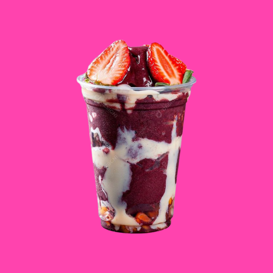 DELICIOSO COPO DE 400 ML COM LEITE CONDENSADO + LEITE EM PO + MORANGO +COERTURA DE CREME DE AVELA