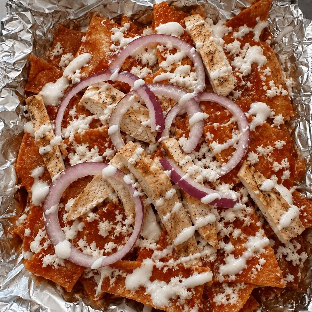 CHILAQUILES ROJOS CON POLLO